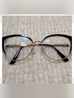 Cat Eye Metal Frame Glasses in Gold and Black